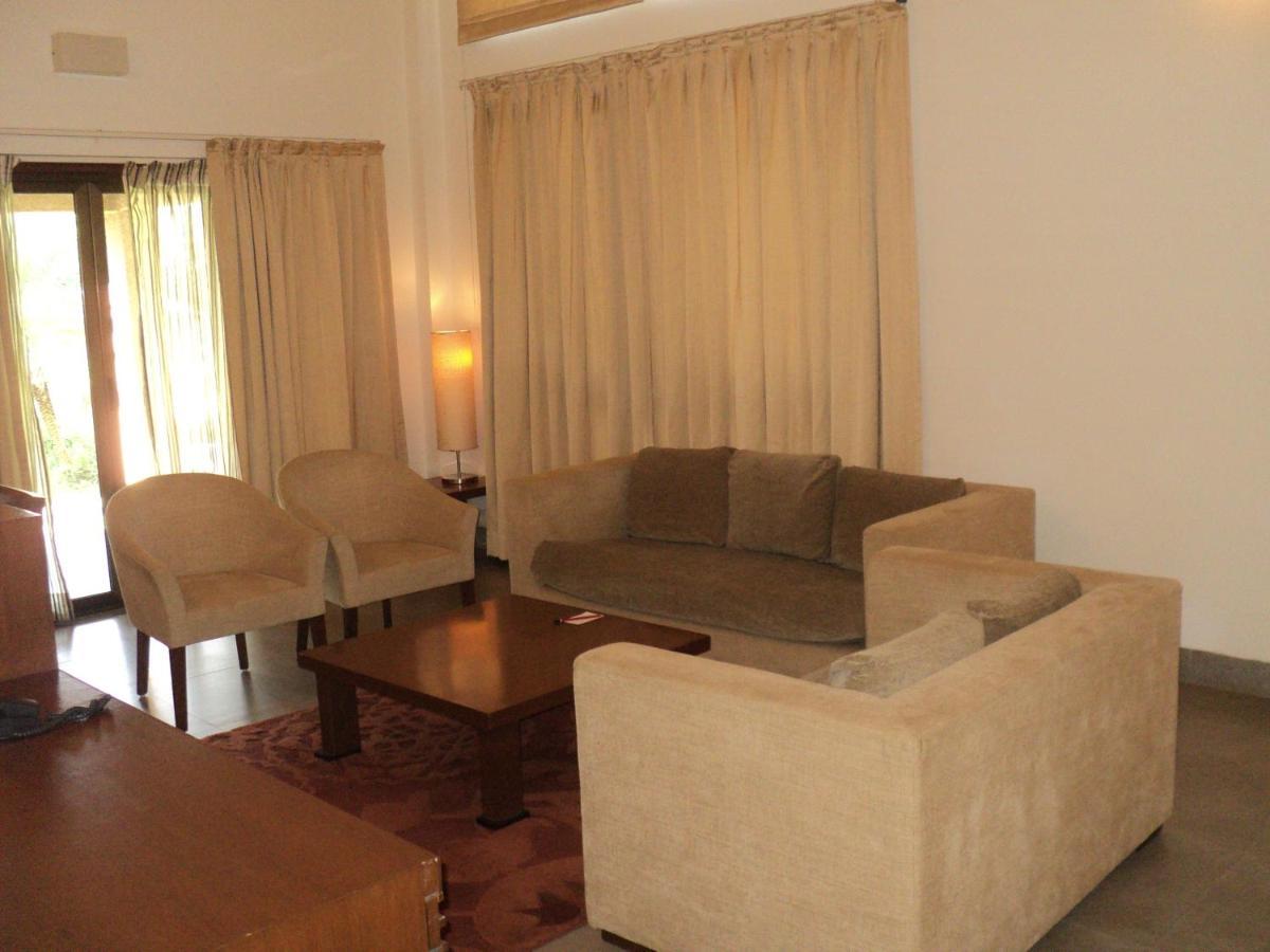 Fountainhead Hotel Алибаг Екстериор снимка